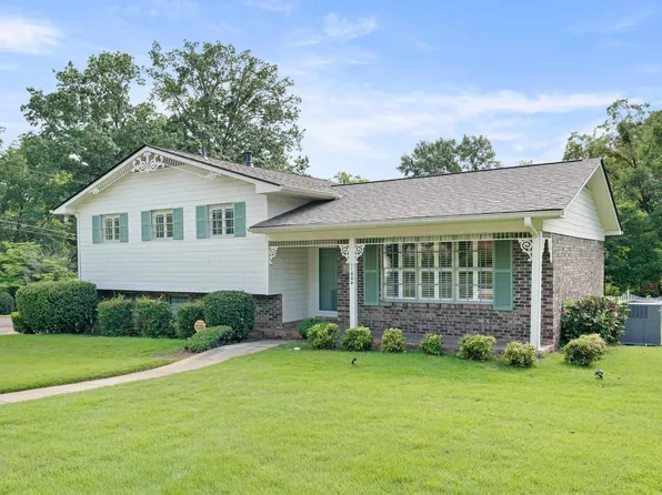 1004 Fairlawn Dr, Bessemer, AL 35023