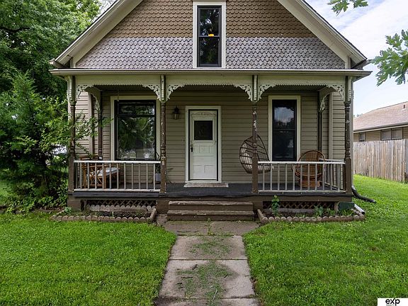 2nd image of 201 8th St