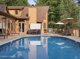 337 Owassa Dr, Pocono Lake, PA