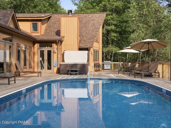 337 Owassa Dr, Pocono Lake, PA 18347