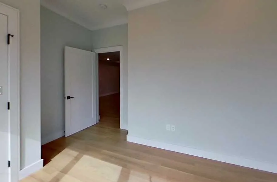 5 bed, $7,495 — Photo 4