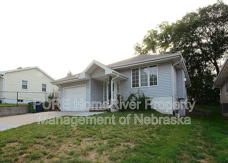 3 bed, 2.0 bath, 1812 sqft, $1,999 — Photo 2