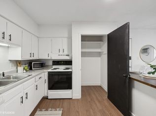 6319 Hickman Rd #11, Urbandale, IA 50322