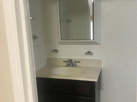 4th image of 2640 1/2 Kendall Dr