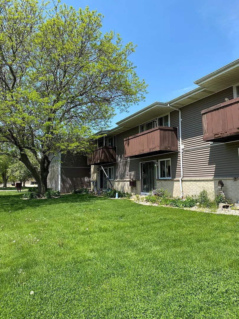 Building Photo - 2111 Refset Dr