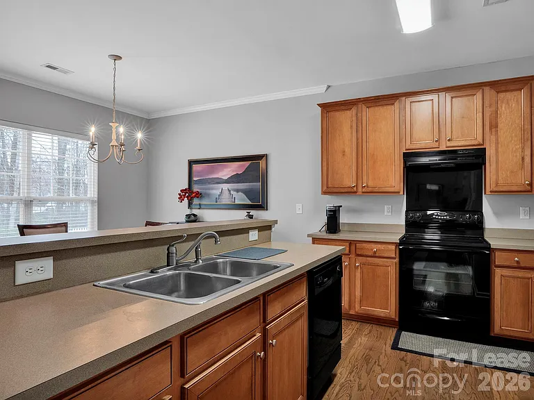 1401 Hammond Dr — Photo 17