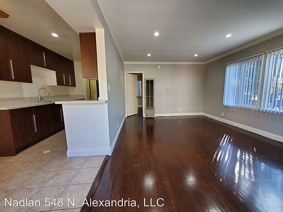5th image of 548 N Alexandria Ave APT 1