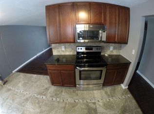 1806 Elmwood Dr, Bettendorf, IA 52722