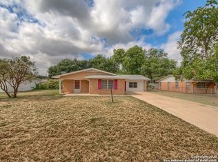 914 E Colorado St, Pearsall, TX 78061