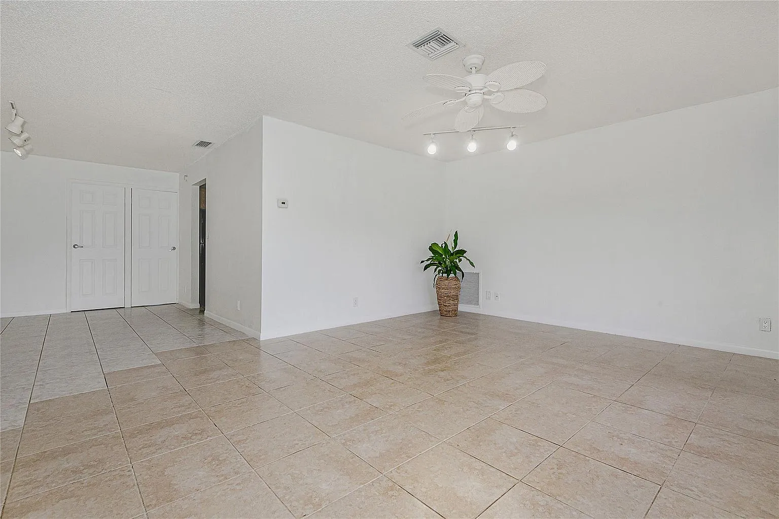 4 bed, 1710 sqft, $3,300 — Photo 3