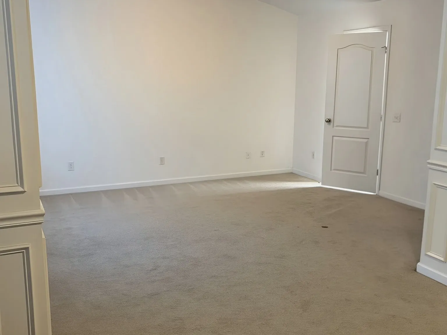 3 bed, 3.5 bath, 2022 sqft, $2,395 — Photo 4