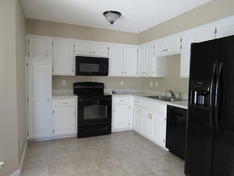 15146 Glenwood Ave #15146 — Photo 10