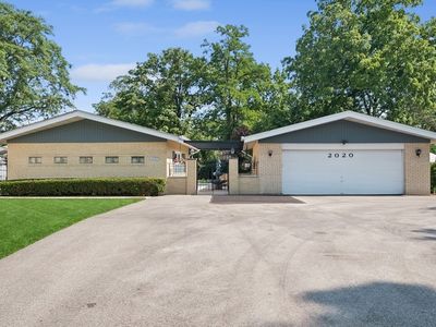 2020 W Touhy Ave, Park Ridge, IL, 60068