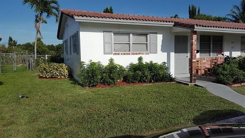 1st image of 4011 Woodside Dr