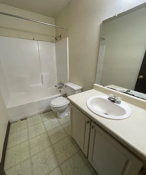 1416 Delplaza Dr #D — Photo 6