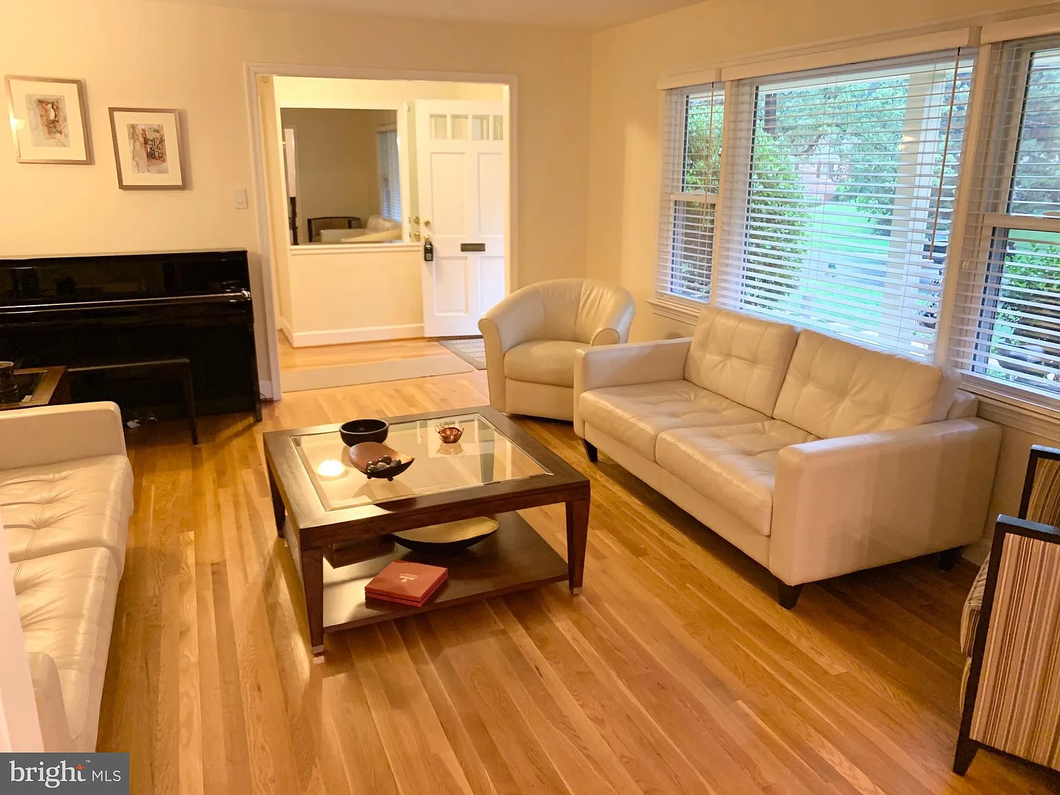 4 bed, 2.5 bath, 2339 sqft, $4,000 — Photo 3