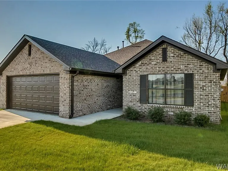 429 Barn Wood Rd — Photo 1