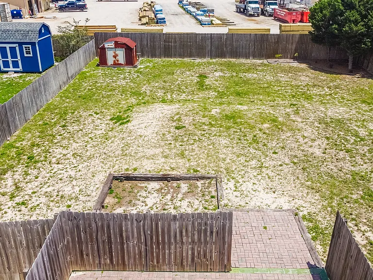 2104 Frontera St — Photo 14