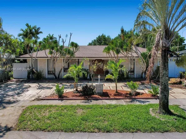 2310 NE 195th St, Miami, FL 33180