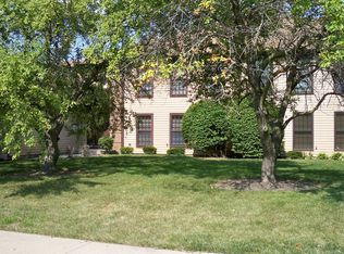 5S541 Paxton Dr APT B, Naperville, IL 60563