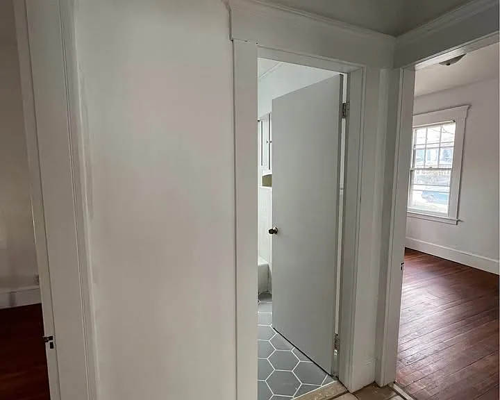 hallway between two bedrooms & bathroom