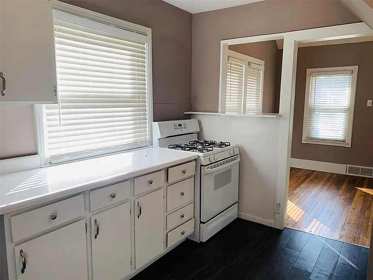 510 Stratford Rd — Photo 13