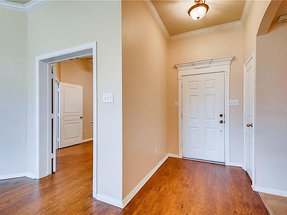 3rd image of 943 Joshua Dr