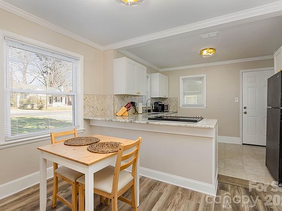 4th image of 3141 Mathis Dr