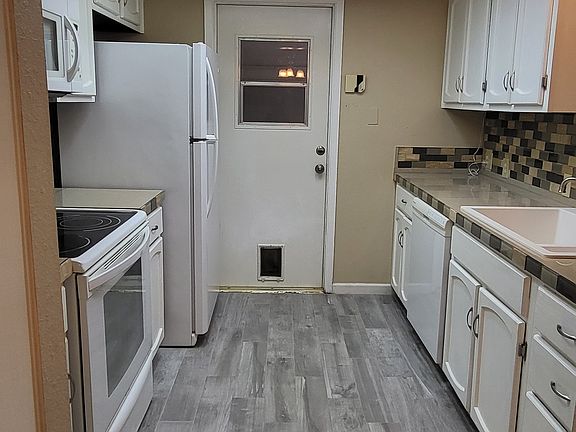 Doors to garage for dogs / cats & their humans.