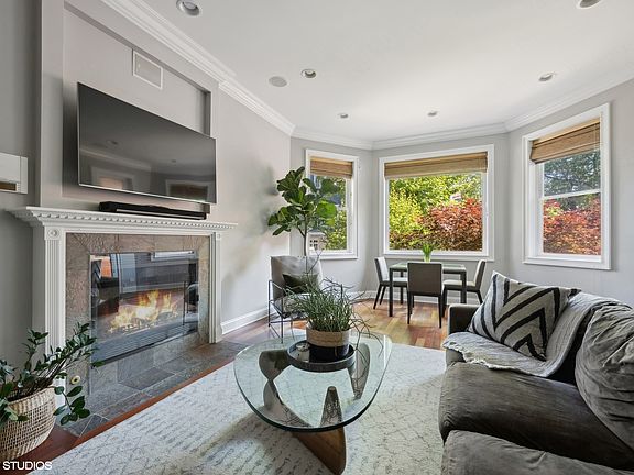 4th image of 726 W Schubert Ave APT 1FE