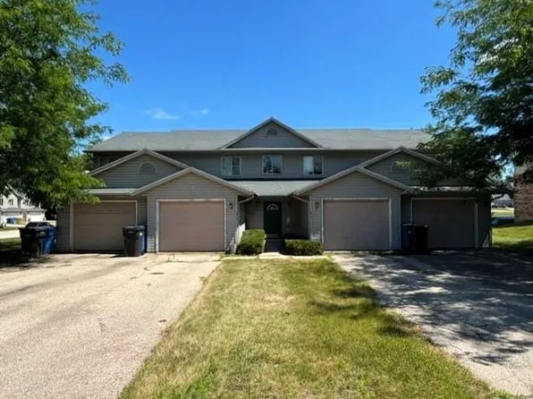 209-211-213-215 Fox Trl, Fall River, WI 53932