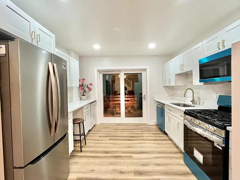 2725 Huntingdon Ave — Photo 12