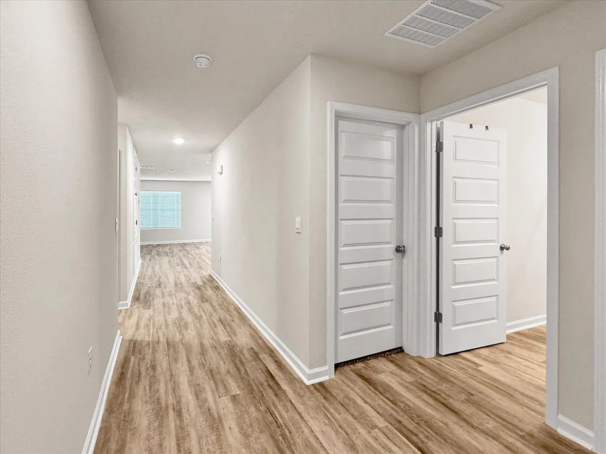 4 bed, 2.0 bath, 1417 sqft, $1,800 — Photo 2