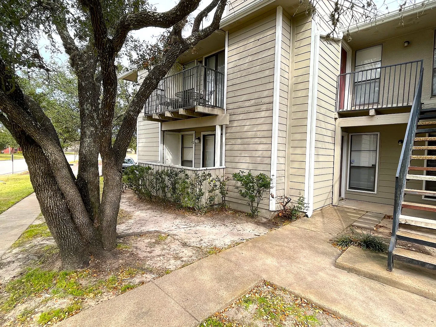 Sublease Available July Spacious One Bedroom Condo Close To Campus On The Bus Route — Photo 2