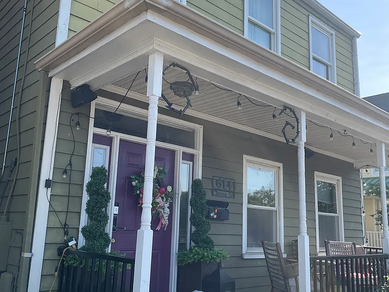 614 China St — Photo 1