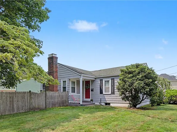 16 Edison St, Warwick, RI 02889
