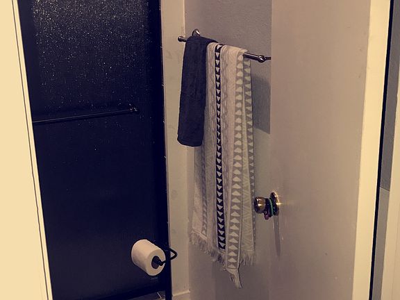 3rd image of 404 Wood Ln