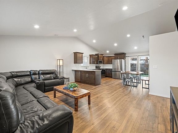 5th image of 1029 W Sequoia Road