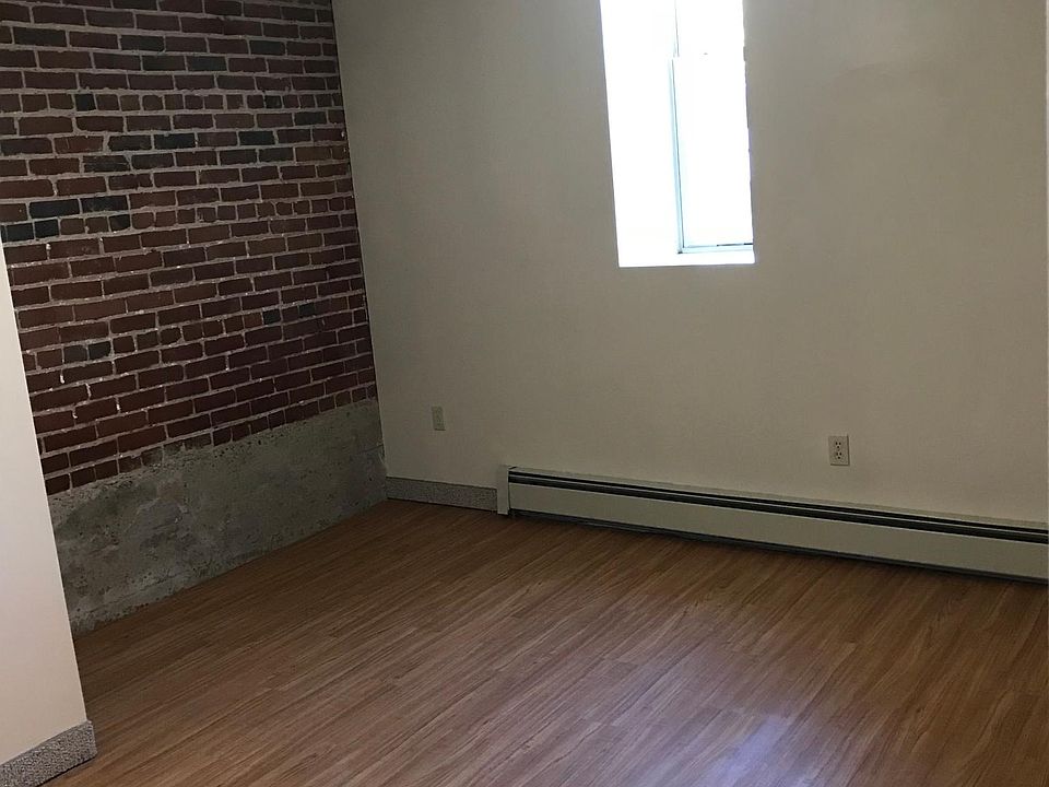 2nd image of 50 Fort St #2B