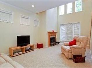1425 W Victoria St #1, Chicago, IL 60660