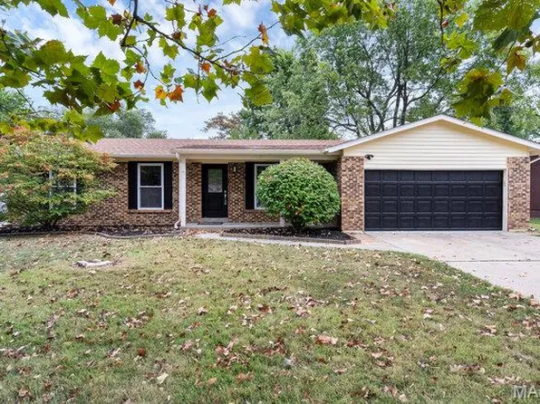 54 Dogwood Ln, Saint Peters, MO 63376