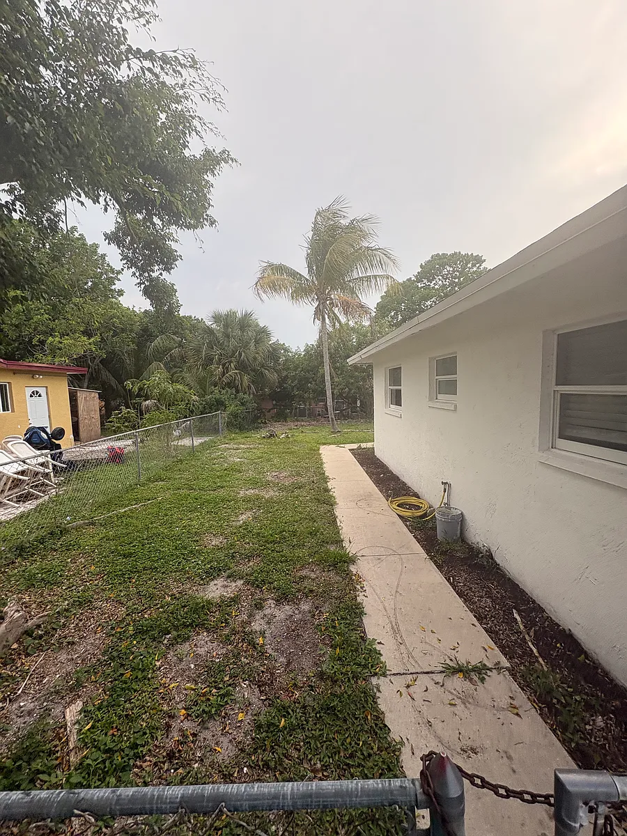 Side yard - 3045 Grove Rd