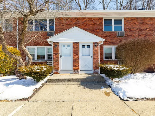 2710 South Road #H-8, Poughkeepsie, NY 12601