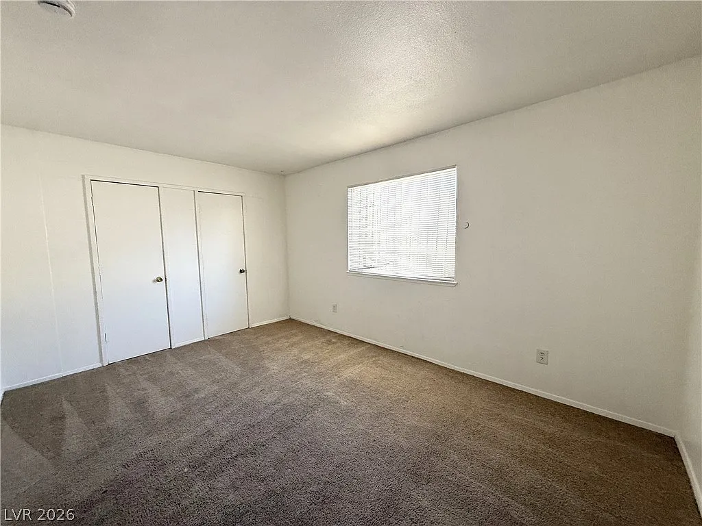 3 bed, 2.0 bath, 1188 sqft, $1,290 — Photo 2