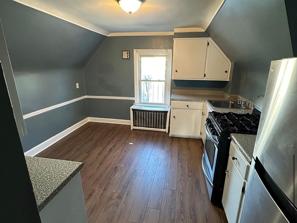2nd image of 123 N 7th Ave #2