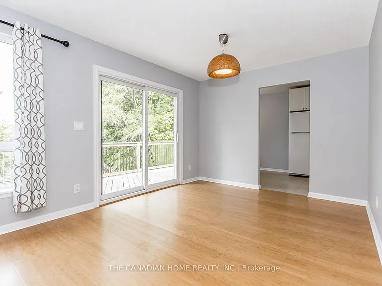 802 Pam Cres — Photo 7