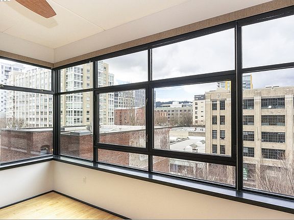 3rd image of 333 NW 9th Ave Unit 516
