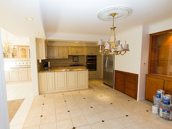 3rd image of 5034 Hampshire Dr