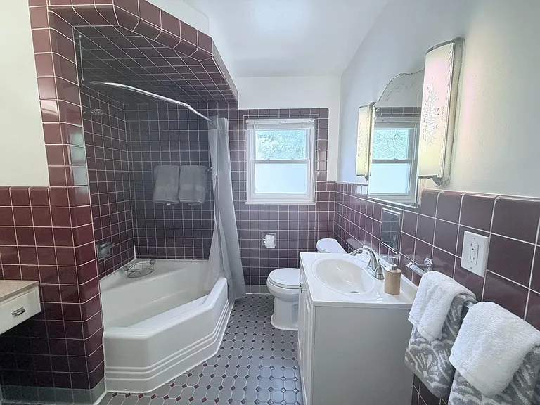 734 Harcourt Rd — Photo 17