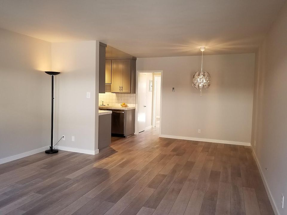 Living room/dining area